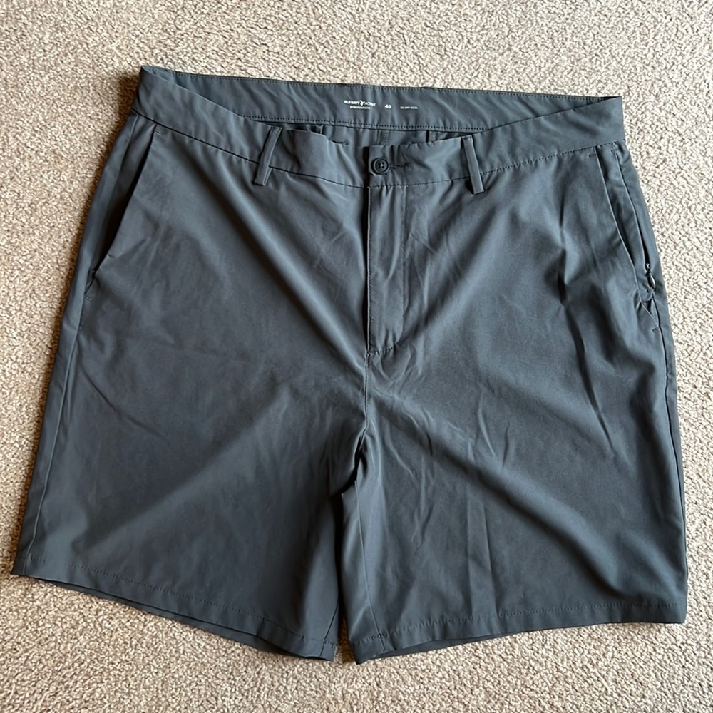 Mens Old Navy Active Stretchtech shorts, gray, size 40 waist, EUC
